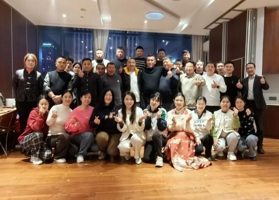 為夢(mèng)想-不止步，山東擇立集團(tuán)2025年會(huì)盛典圓滿(mǎn)落幕